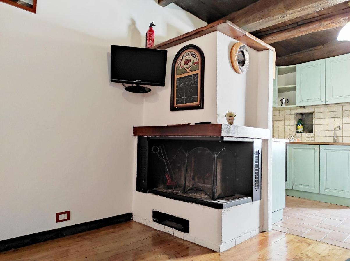 Antico Borgo Apartment Брунято Екстериор снимка